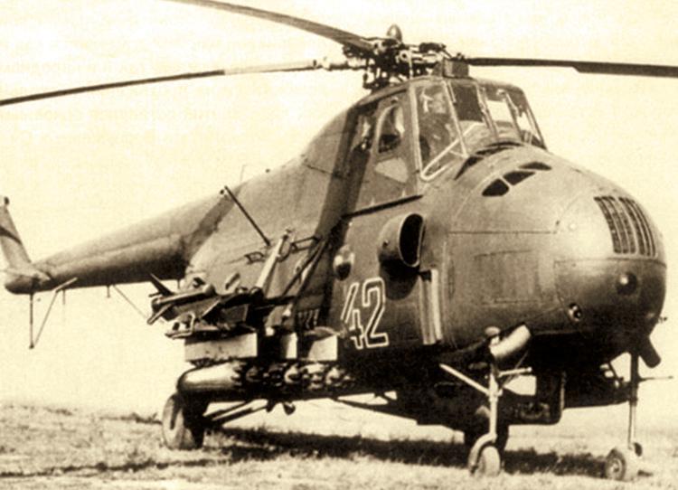 Вертолет огневой поддержки Ми-4АВ с четырьмя ПТУР 9М17М